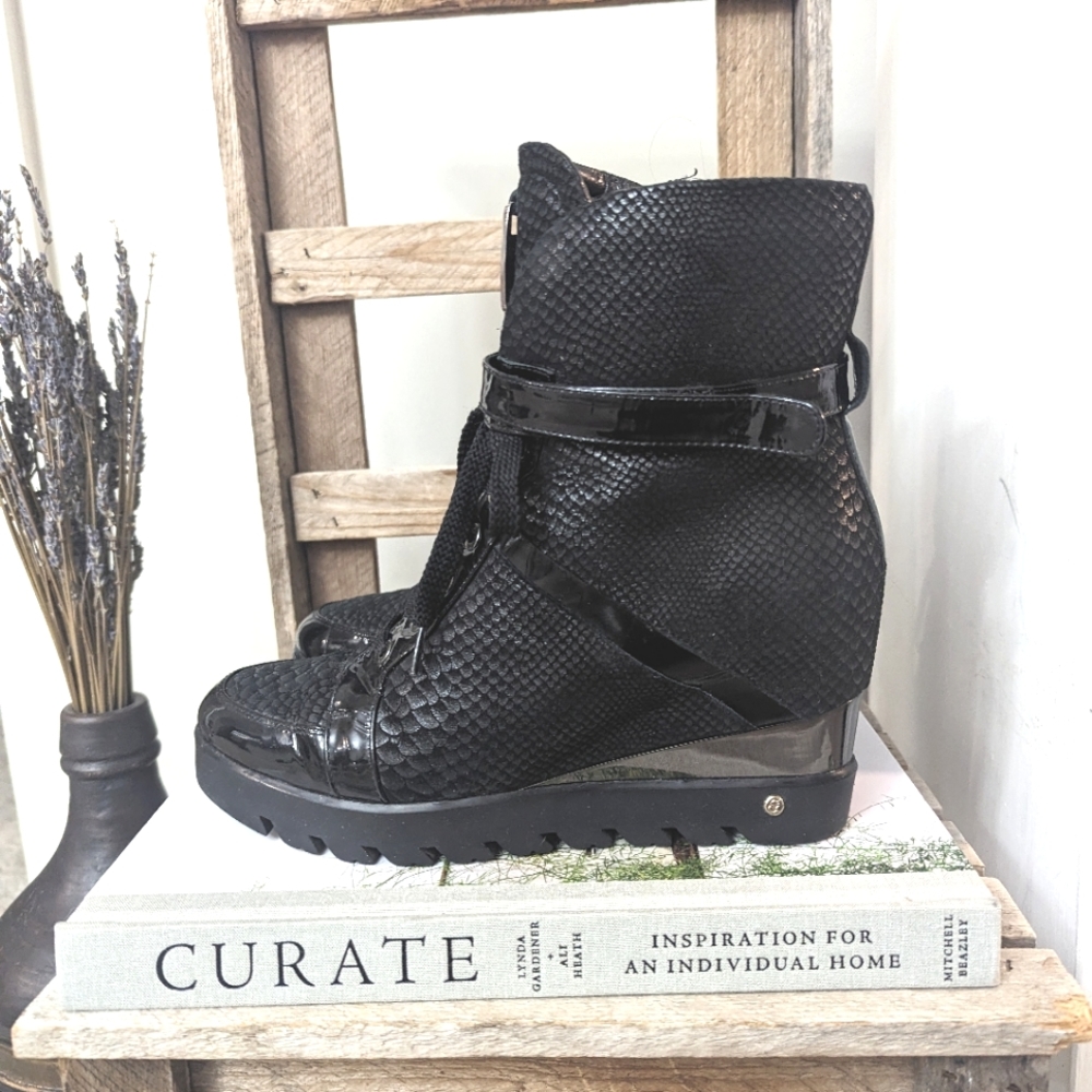 Women's Leather Boots by Giada Gabrielli